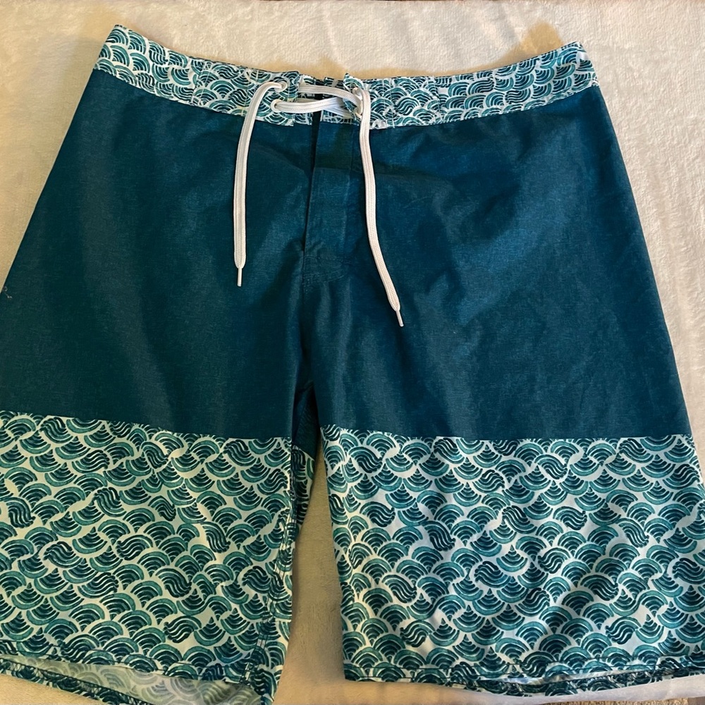 NWOT Old Navy Mens L Swim Trunks Board Shorts - 9” inseam